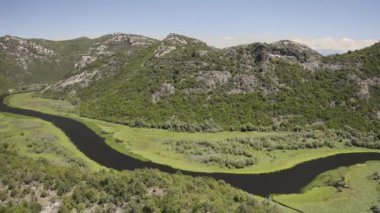 Skadar Gölü Dağlar Arasında Yazın, Hava Görünümü