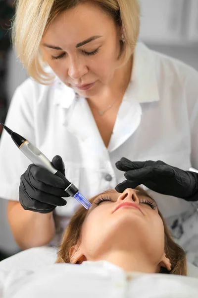 Mesotherapy with microneedles, beauty injections, face and body care. Hardware procedures for the face. Modern hardware cosmetology, beautician\'s tools, gloved hands. beauty techniques.