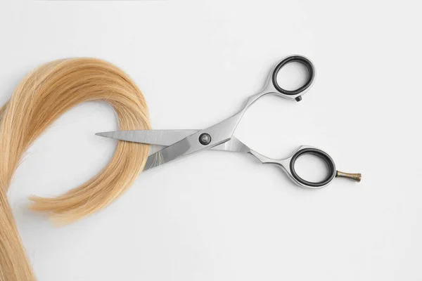 Scissors Piece Blond Hair Professional Barber Hair Cutting Shears Background — Stock Photo, Image