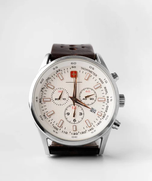Męski Zegarek Białą Tarczą Chronograf Skórzanym Pasku Białym Tle Akcesoria — Zdjęcie stockowe