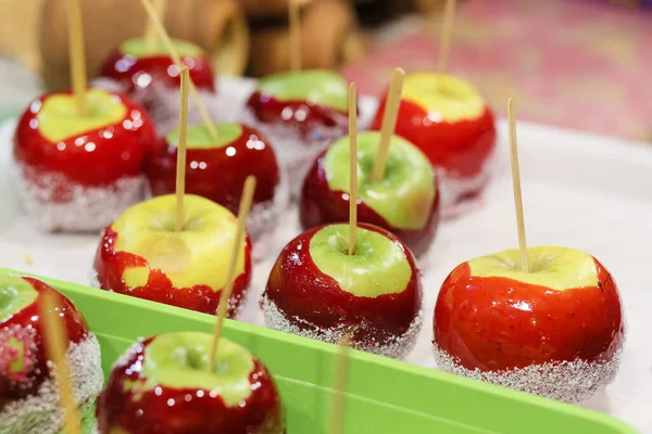 Ορεκτικά Μήλα Γλάσο Καραμέλας Από Κοντά Βιολογικά Γλυκά Υγιεινό Επιδόρπιο — Φωτογραφία Αρχείου