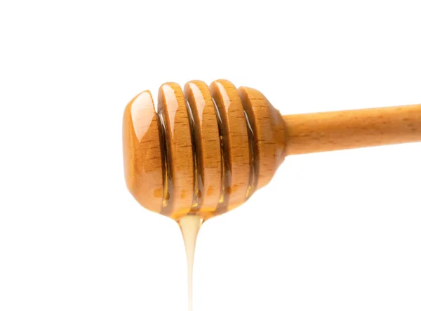Деревянная Ковша Мед Вытекающие Белом Фоне Крупным Планом Наливать Мёд — стоковое фото