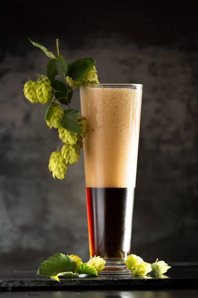 Dark Beer Mug Green Hop Wooden Table Brown Background Concept — Stock Photo, Image