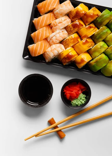 Set Sushi Rolls Plastic Takeaway Packages Soy Sauce Ginger Wasabi — Stock Photo, Image