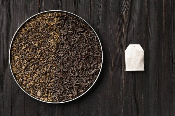 Composition Dry Leaves Green Black Tea Tea Bags Dark Background — Stock Photo, Image