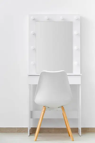 Witte Kaptafel Voor Make Met Een Grote Spiegel Lampen Een — Stockfoto