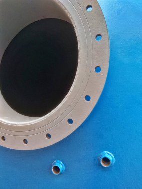 Su arıtma için demirden yapılmış aktif karbon filtresinin fotoğrafını kapat