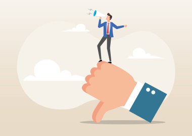 Megafon itibarını zedeleyen kötü bir işadamı ve diğer insanları baş parmağıyla aşağı gösteren bir sembol.