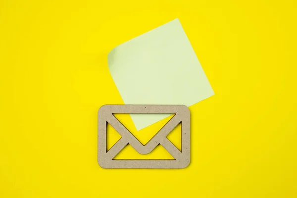 Enveloppe Symbole Mail Sur Fond Jaune Adresse Mail Concept Technologies — Photo