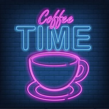 Bir tuğla zemin üzerine Neon kahve zaman parlayan işaret. Sıcak bir içecek kafe tabela tasarım davet. Vektör çizim.