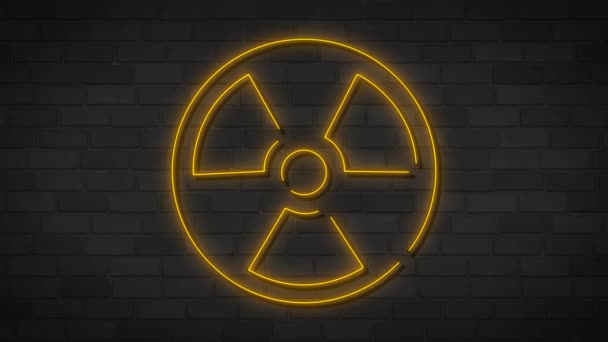 中子辐射 放射性霓虹灯标志在黑暗的砖墙上 核警报放射性危险小黄三角 动作动画 可获得4K渲染视频 — 图库视频影像