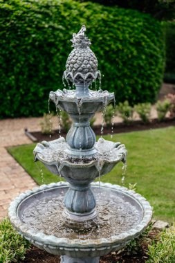 Güzel İngiliz bahçeleri. İngiltere 'de bahçe elemanları