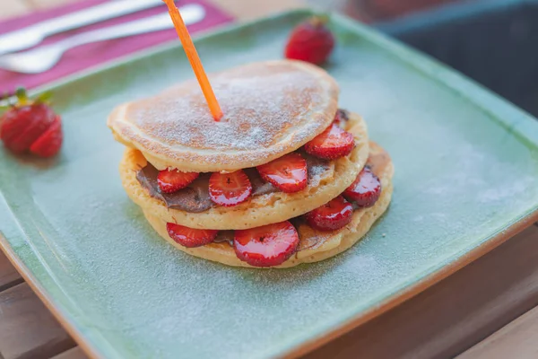 Close Delicious Pancakes Fresh Strawberries Chocolate Sauce Breakfast Concept — Stock Photo, Image