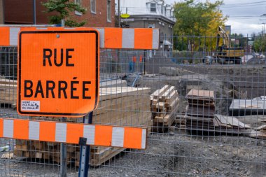 Montreal, Kanada - 08 Ekim 2022: La Fontaine caddesinde inşaat alanı.
