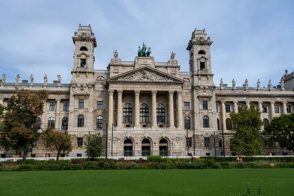 Budapest Hungría Septiembre 2022 Vista Frontal Del Edificio Histórico Del — Foto de Stock