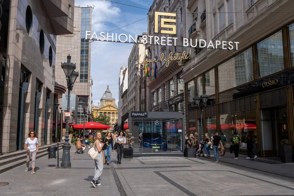 Budapest Ungheria Settembre 2022 Fashion Street Budapest Una Strada Pedonale — Foto Stock