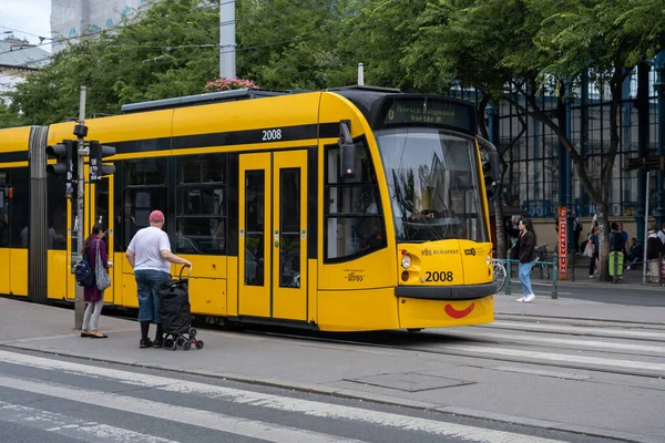 Budapest Ungarn September 2022 Eine Gelbe Straßenbahn Downtwon Budapest — Stockfoto