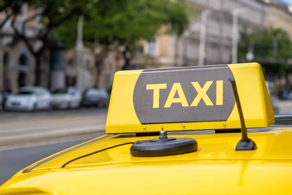 Budapest Hungary September 2022 Sign Roof Yellow Taxi Parked Downtown — Stock Photo, Image