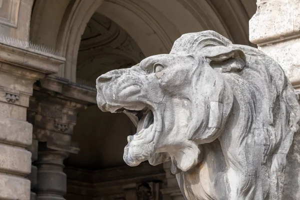 Будапешт Венгрия Сентября 2022 Года Скульптура Льва Будинском Королевском Замке — стоковое фото