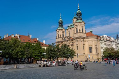 Prag, Çek Cumhuriyeti - 4 Eylül 2022: Prag Eski Twon 'daki Aziz Nicholas Kilisesi