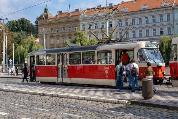 Praga República Checa Septiembre 2022 Tranvía Rojo Viejo Twon Praga — Foto de Stock