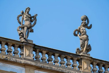 Prag, Çek Cumhuriyeti - 4 Eylül 2022: Dışişleri Bakanlığı 'nın başındaki heykeller