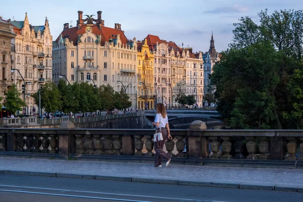 Praga República Checa Septiembre 2022 Mujer Caminando Por Puente Legión — Foto de Stock