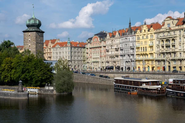Praga República Checa Septiembre 2022 Edificios Tradicionales Orillas Del Río — Foto de Stock