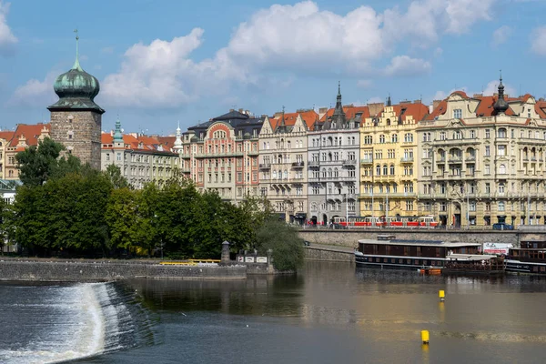 Praga República Checa Septiembre 2022 Edificios Tradicionales Orillas Del Río — Foto de Stock