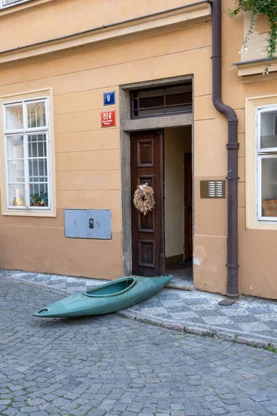 Praga Repubblica Ceca Settembre 2022 Kayak Fronte Una Casa Una — Foto Stock
