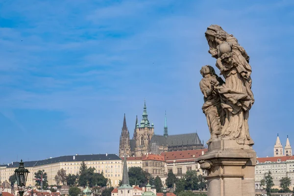 Praga Czechy Września 2022 Pomnik Moście Karola Zamku Praskim Tle — Zdjęcie stockowe
