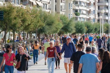Donostia-San Sebastian, İspanya - 15 Eylül 2022: San Sebastian gezinti güvertesi, Donostiako Itsas Pasealekua