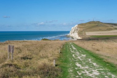 Calais, Fransa yakınlarındaki Cap Blanc-Nez kayalıkları yazın