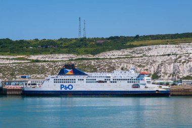 Dover, İngiltere - 9 Temmuz 2023: Dover Limanında feribot