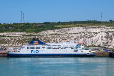 Dover, İngiltere - 9 Temmuz 2023: Dover Limanında feribot