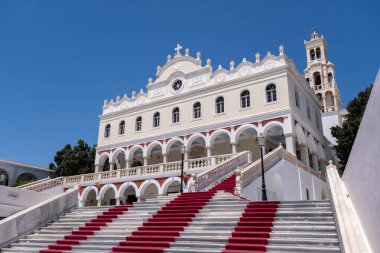 Tinos, GR - 4 Ağustos 2023: Kutsal Meryem Kilisesi