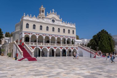 Tinos, GR - 4 Ağustos 2023: Kutsal Meryem Kilisesi