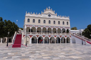 Tinos, GR - 4 Ağustos 2023: Kutsal Meryem Kilisesi
