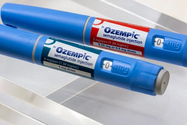 Montreal, CA - 16 Kasım 2023: Ozempic semaglutide enjeksiyon kalemleri. Ozempic obezite için bir ilaçtır