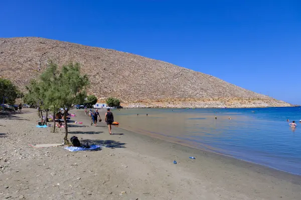 Panormos, GR - 6 Ağustos 2023: Tinos Adası 'ndaki Panormos şehir plajı