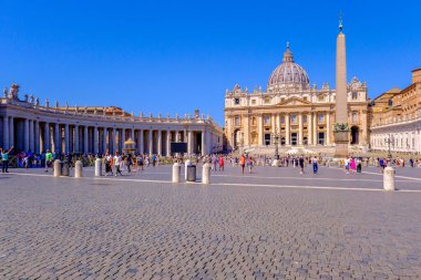 Roma, IT - 11 Ağustos 2023: St Peter Meydanı ve St. Peter Bazilikası