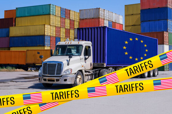 Грузовой контейнер с маркировкой ЕС на грузовике, заблокированный лентой "Тарифов" США, символизирующий влияние торговой войны на отношения между ЕС и США - Montage