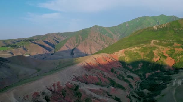 Colinas Cores Diferentes Viaje Pelas Atrações Naturais Verão Quirguistão Alta — Vídeo de Stock