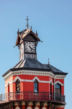 Şehir Saat Kulesi Rıhtımı, tarihi anıt. Gün batımından önceki akşam sokağı. Cape Town, Güney Afrika