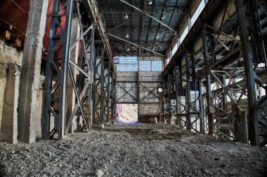 Eski fabrikanın boş ve terk edilmiş binaları, sanayi bölgesi.