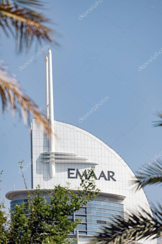 Emaar Properties logo on white building. Dubai, UAE - 1 NOV 2023
