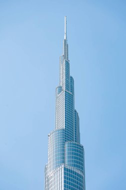 Burj Khalifa, Dubai, BAE 'de 828 metre yüksekliğinde, dünyanın en yüksek ve çok katlı binası ve en yüksek yapısına sahip süper uzun bir gökdelendir. Dubai, BAE - 1 NOV 2023