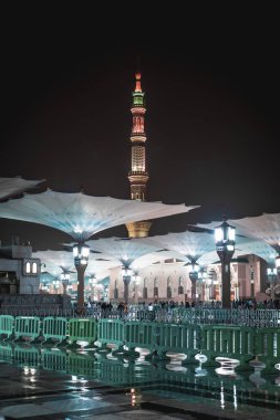 Suudi Arabistan 'daki Nabawi Camii' nin akşam manzarası.