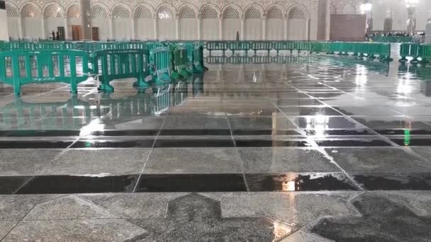 Pan Άποψη Του Masjid Nabawi Μετά Από Μια Βαριά Νεροποντή — Αρχείο Βίντεο