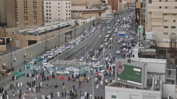 Mecca Saudi Arabia January 2023 Κάτοψη Δημόσιας Ουράς Ταξί Ψάχνοντας — Αρχείο Βίντεο